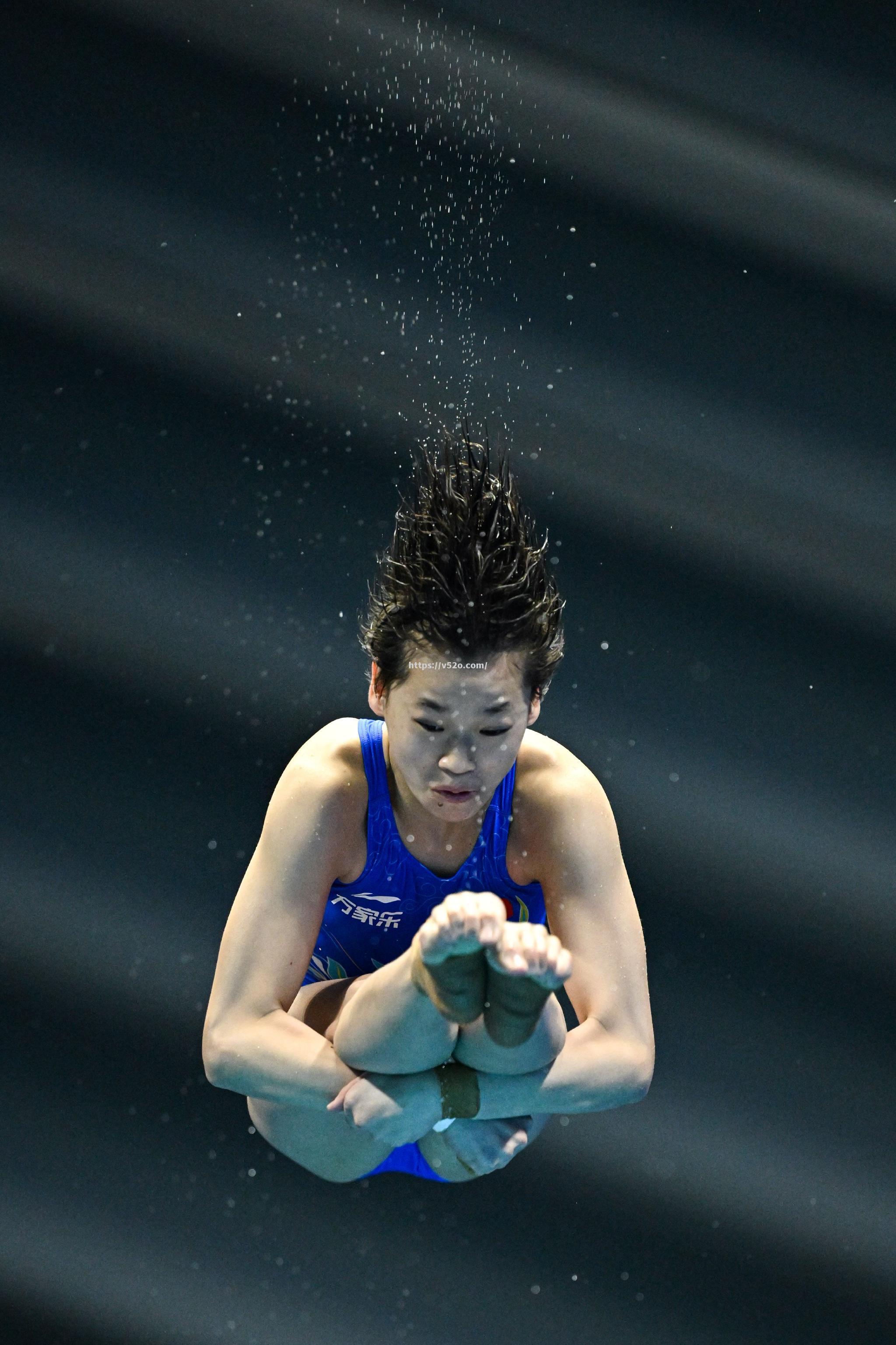 国内体育赛场女选手拼尽全力