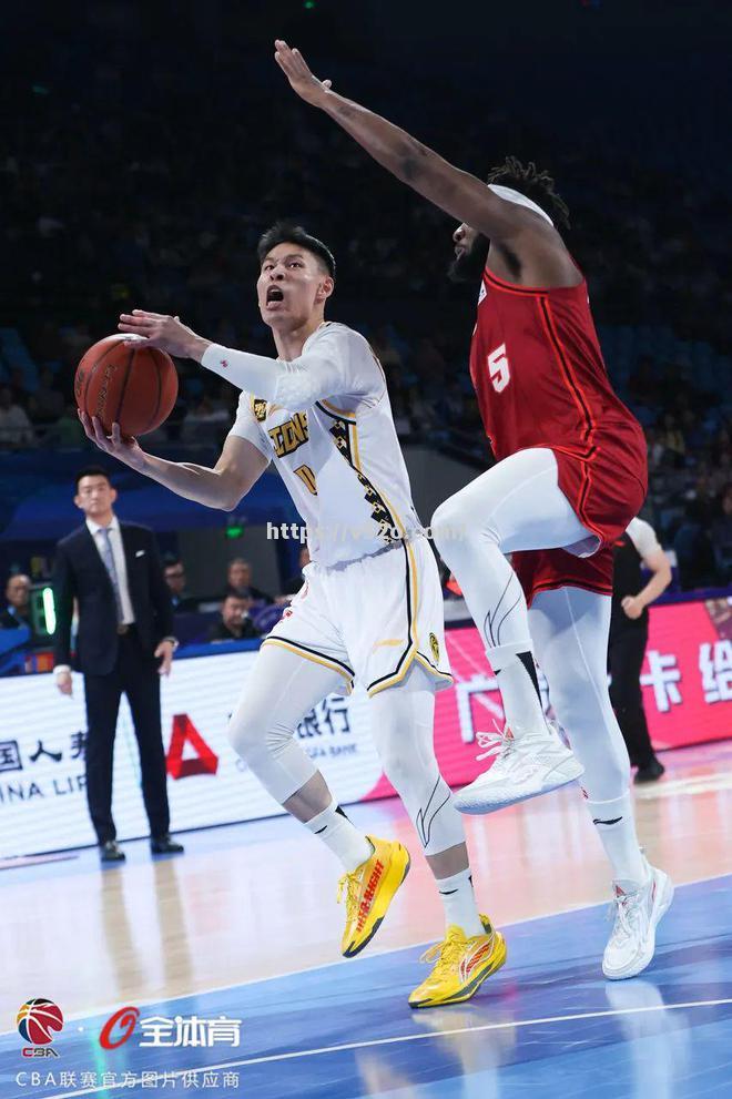 中东球队披荆斩棘，喜迎胜利晋级