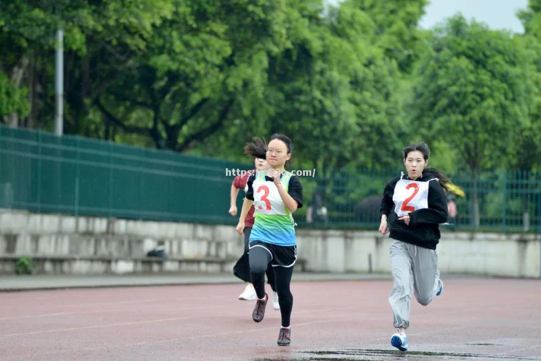 爱游戏体育-尼斯球员磨砺意志，全力以赴迎接挑战